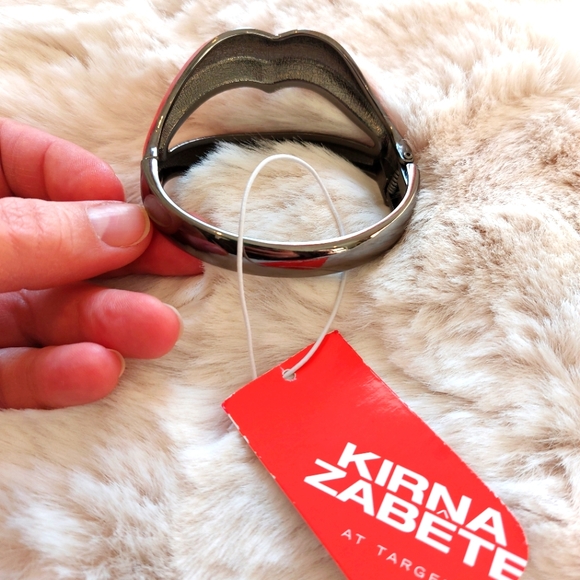 RARE NWT Kirna Zabete at Target red enamel lips bracelet - Picture 6 of 8